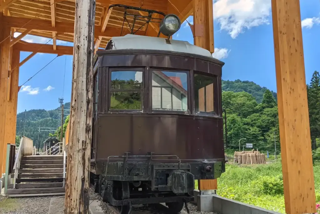 冬鳥越スキーガーデンに展示されている蒲原鉄道の車両