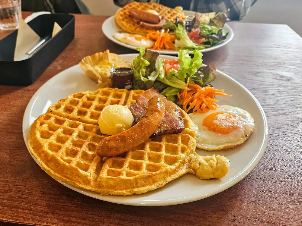 友人とのランチで食べたワッフル