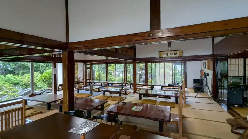 長岡市寺泊 和風レストラン庄屋 店内