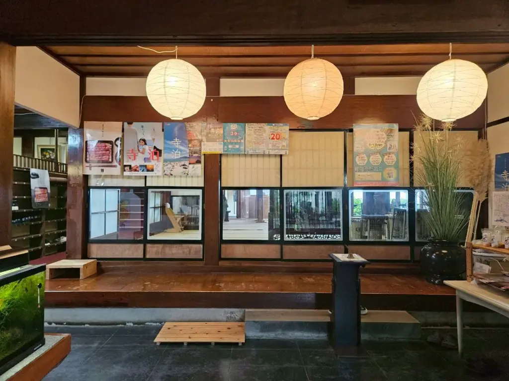 長岡市寺泊 和風レストラン庄屋 入り口