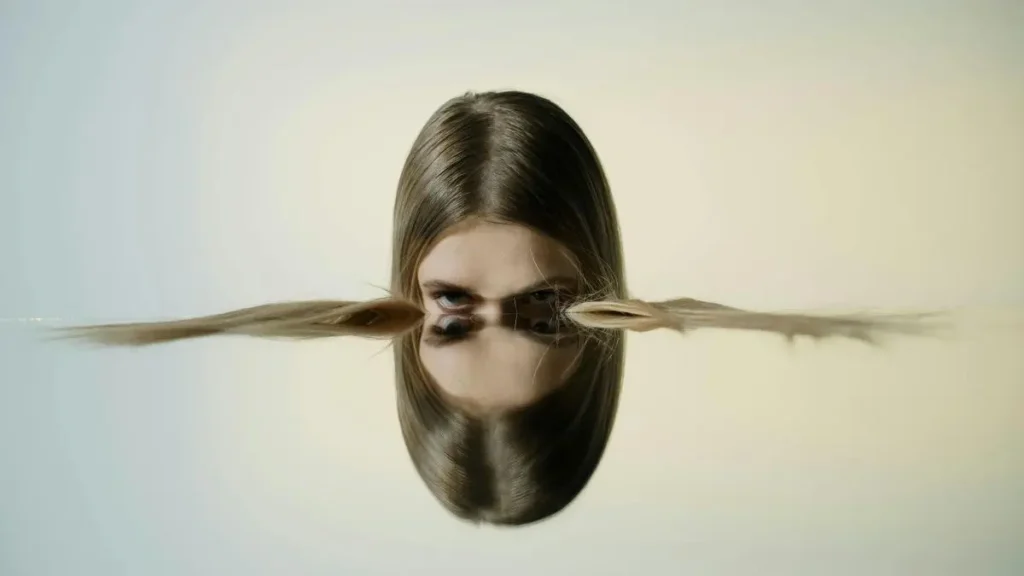 I Will Follow Himの歌詞考察：鏡に映る二面性と「彼」と「神」のダブルミーニング