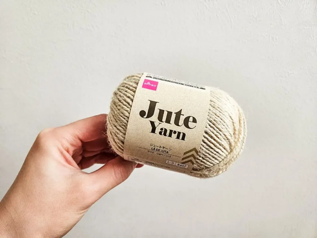 ファーストアートのキャンバスを壁掛けで飾るためのジュートヤーン